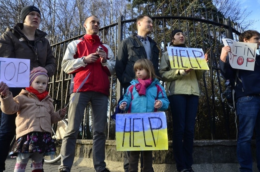 Demonstracja przed konsulatem Rosji w Poznaniu