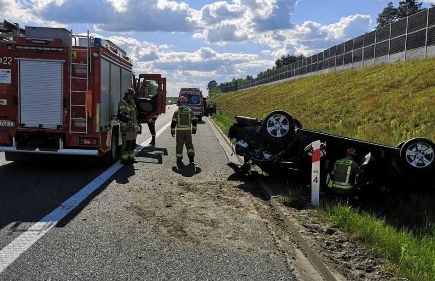 Zdarzenia zakończyło się kolizją. Kierowca mercedesa został...