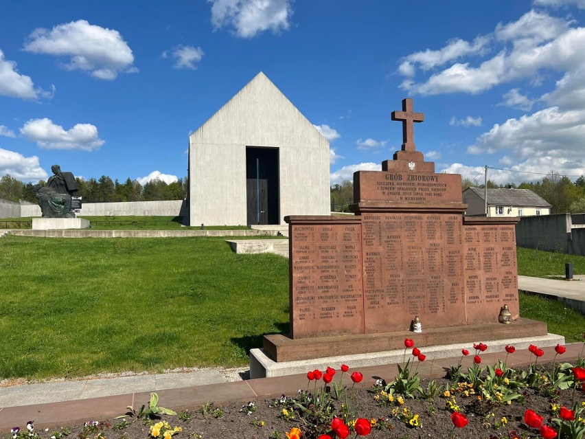 Wiceminister Jan Kanthak odnalazł groby przodków na cmentarzu w Suchedniowie. Zginęli w czasie II wojny światowej