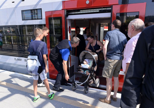 Pierwszy dzień kursowania szynobusów Pomorskiej Kolei Metropolitalnej (1.09.2015 r.)