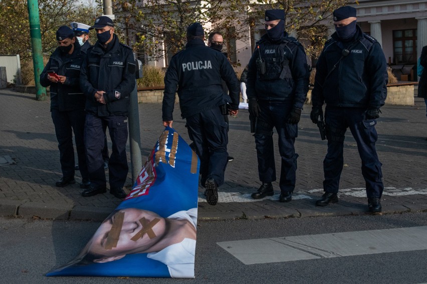 Aktywiści z poznańskiej grupy Extinction Rebellion...