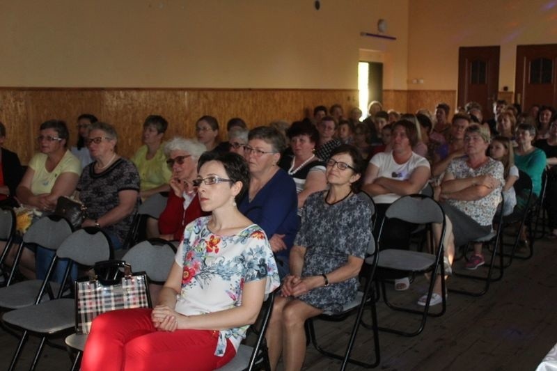 W Witowie panie pokazały, jak jeść smacznie, zdrowo i kolorowo. Goście sprawdzili to podczas degustacji