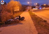 Wypadek motocyklisty w Łukowie. Jechał zbyt szybko, wypadł z drogi i uderzył w ogrodzenie                              