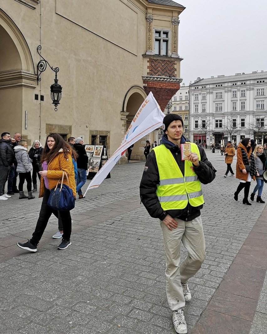 Kraków. Jasna Strona Mocy przeszła przez miasto. "Polacy-Słowianie pod okupacją Watykanu"