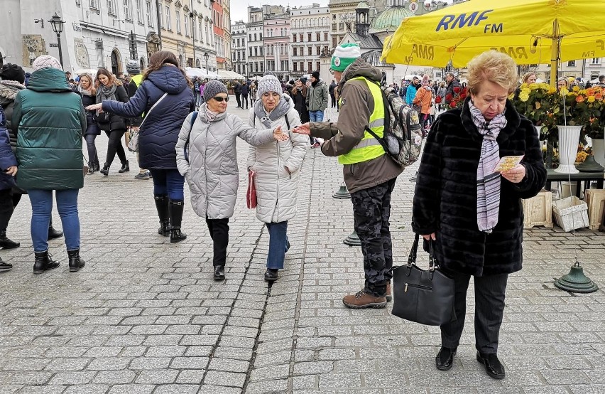 Kraków. Jasna Strona Mocy przeszła przez miasto. "Polacy-Słowianie pod okupacją Watykanu"