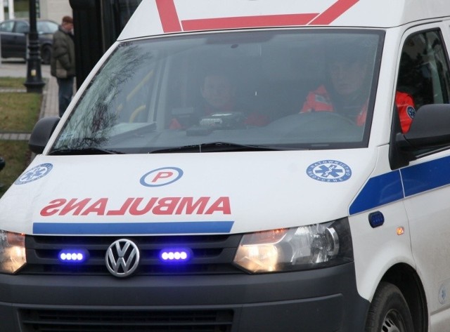 W wypadku ucierpiał 44-letni mieszkaniec Suwałk, kierujący toyotą, który z obrażeniami ciała został przewieziony do szpitala w Ełku.