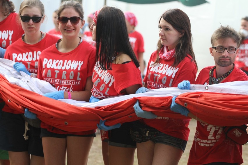 Przystanek Woodstock 2016: Rozwinęli olbrzymią polską flagę!