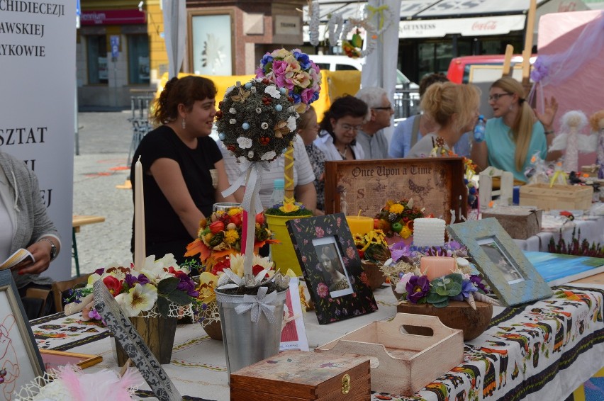 Wrocław: Dni Kromki Chleba. Pomagają potrzebującym (FOTO)