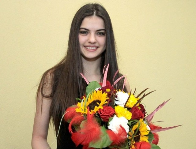 Radomianka Aleksandra Szczęsna, II Wicemiss Polonia 2012, dostała we wtorek oryginalny bukiet od "Echa Dnia&#8221; i kwiaciarni Kwiatoteka w radomskiej Galerii Słonecznej.