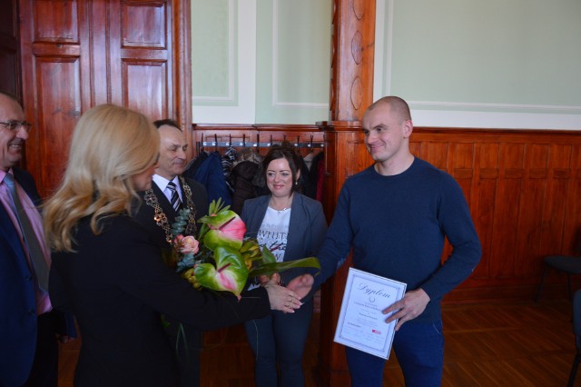 Dyplom laurata wręczyliśmy na sesji rady miasta w Osnie Lubuskim 15 lutego