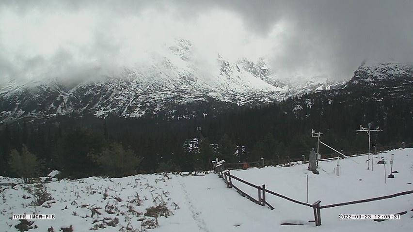 Tatry. W górach zima w pełni. Kto wybiera się w weekend na szlaki, musi uważać [ZDJĘCIA]