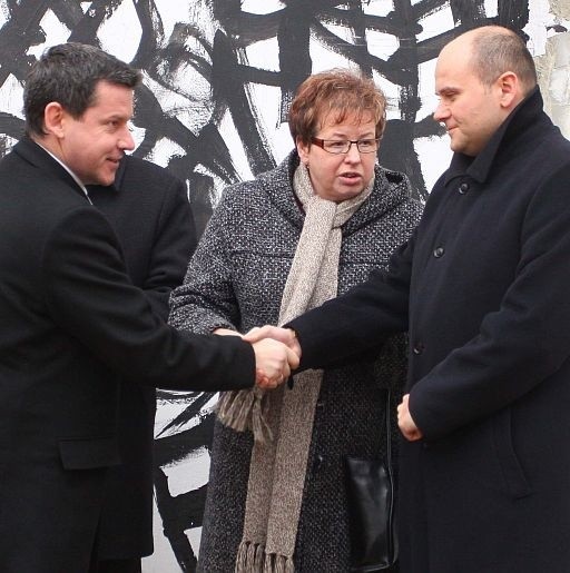 Prezydent Andrzej Kosztowniak (PiS) (na zdjęciu od prawej) i...