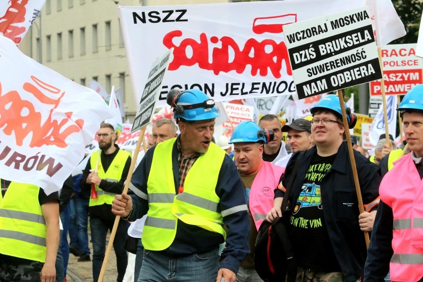 Związkowcy „Solidarności” protestowali w Luksemburgu przeciwko wyrokowi TSUE ws. kopalni Turów