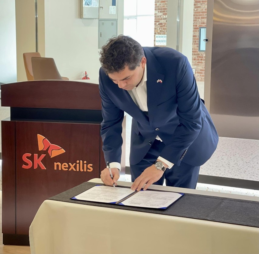 Stalowa Wola podpisała umowę o współpracy z koreańskim miastem Jeongeup i firmą SK Nexilis 