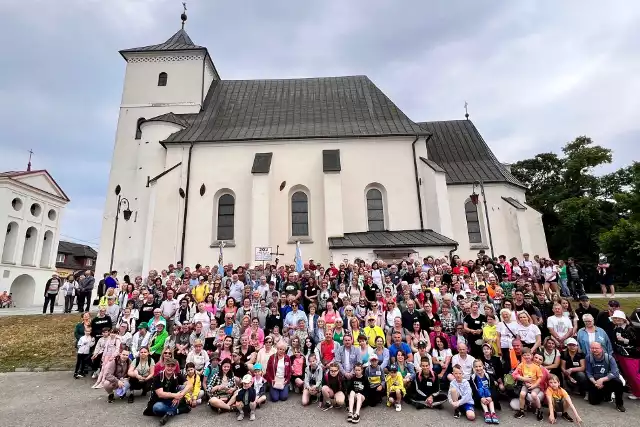 Kilkaset osób wyruszyło ze Staszowa do Sulisławic