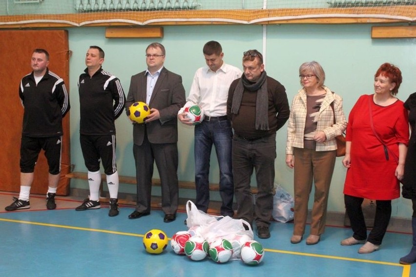 Piłkarze z Wojciechowic z nowym sprzętem. Zobacz zdjęcia i wideo