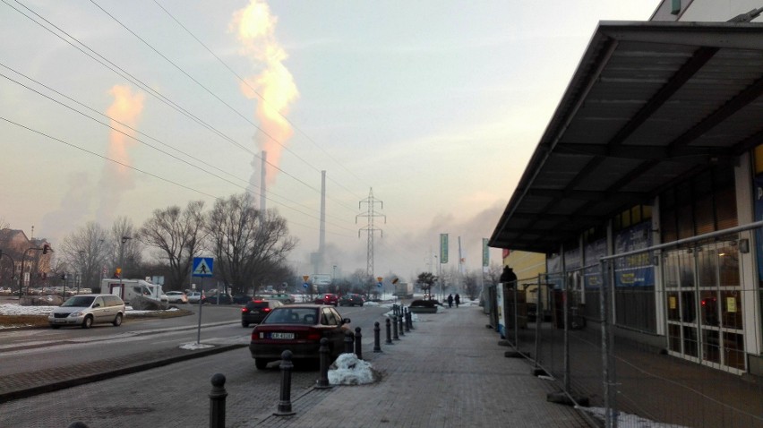 Kłęby dymu nad elektrociepłownią zaniepokoiły mieszkańców [ZDJĘCIA]