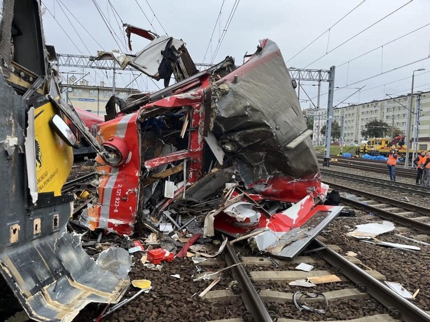 W Gdyni zderzyły się dwa pociągi. Cztery osoby poszkodowane,...