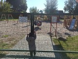 Rodzice małych dzieci z Nowej Soli żalą się na zamknięte place zabaw. Co się stało w trzech różnych miejscach? 