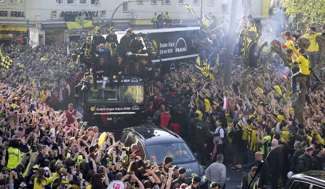 Eksplozja nastąpiła na trasie, którą jechał autokar z piłkarzami Borussii Dortmund