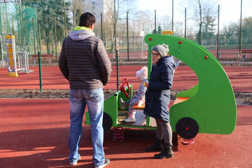 Plac zabaw całkowicie odmienił ostrowieckie osiedle Częstocice [ZDJĘCIA, WIDEO]