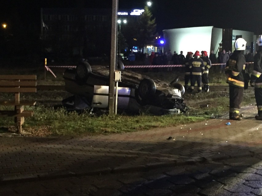Wypadek w Łubianie. Samochód osobowy zderzył się z szynobusem [ZDJĘCIA]