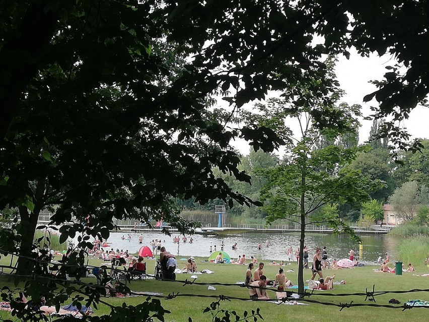 Ale gorąco! Tłumy wrocławian chłodzą się nad wodą (ZDJĘCIA) 