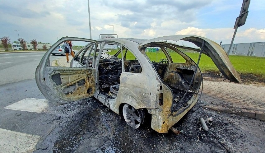 Pożaru samochodu na Kiełczowie nie udało się w porę...