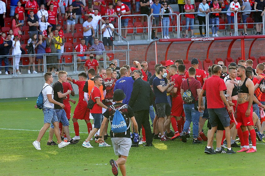 Widzew ukarany za chuligańskie ekscesy kibiców. Zamknięte trybuny na mecz z ŁKS [ZDJĘCIA]