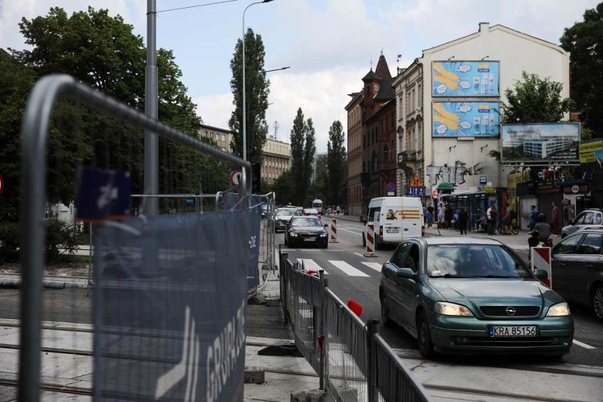 Kraków. Na Alejach Trzech Wieszczów wprowadzono duże zmiany. A urzędnicy już zapowiadają... następne utrudnienia [ZDJĘCIA]