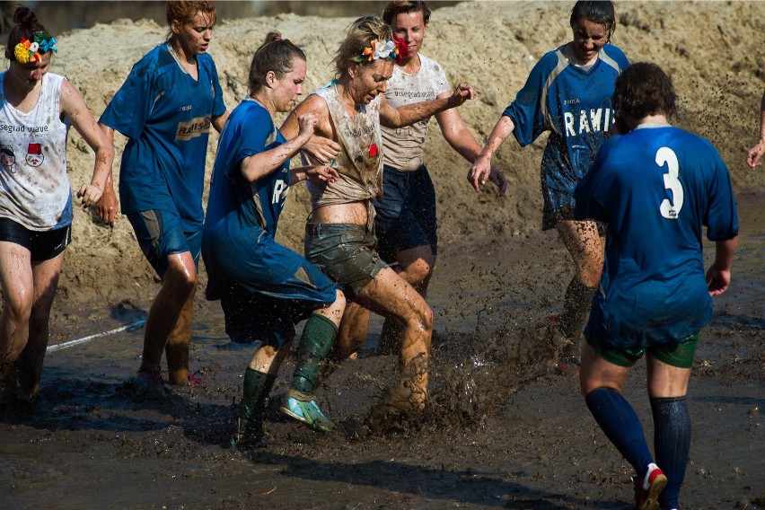 BŁOTNA LIGA MISTRZÓW / SWAMPIONS SOCCER LEAGUE. Piłka błotna...