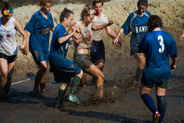 BŁOTNA LIGA MISTRZÓW / SWAMPIONS SOCCER LEAGUE. Piłka błotna - rozgrywki