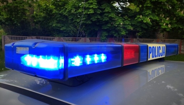 Na ul. Wybickiego w Miastku, funkcjonariusze z Komisariatu Policji w Miastku zatrzymali kierowcę bmw. Mężczyzna był poszukiwany listem gończym przez Sąd Rejonowy w Słupsku do odbycia kary 30 dni pozbawienia czynności. 44-latek próbował uciekać.