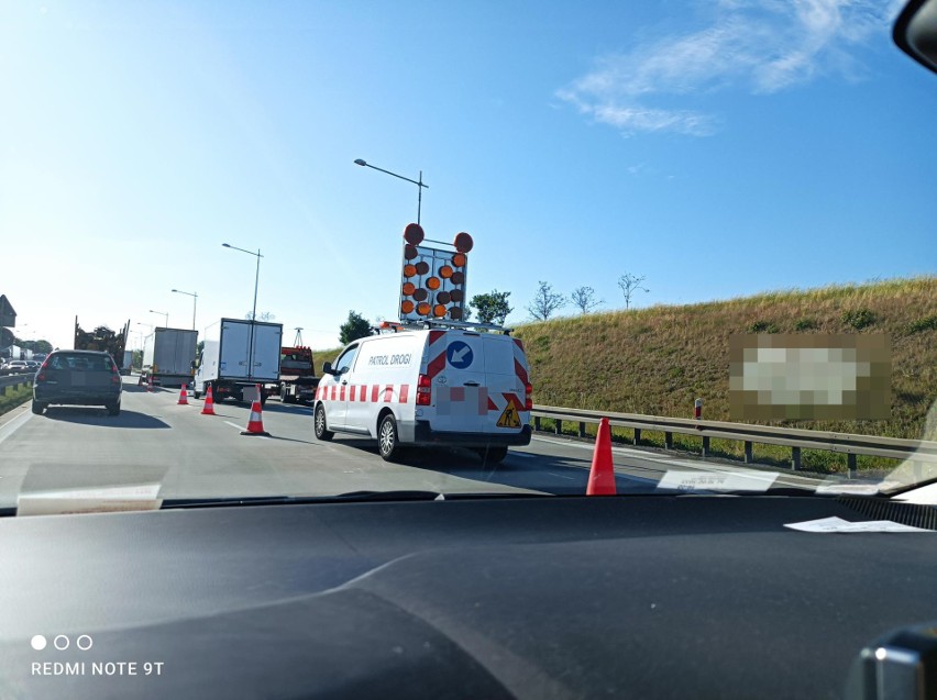 Zdarzenie drogowe na A4 w okolicach Kostomłotów korkuje...