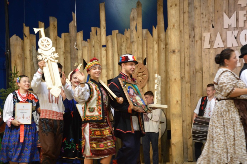 Festiwal Folkloru w Zakopanem. Rozdano ciupagi - główne nagrody festiwalu [ZDJĘCIA]
