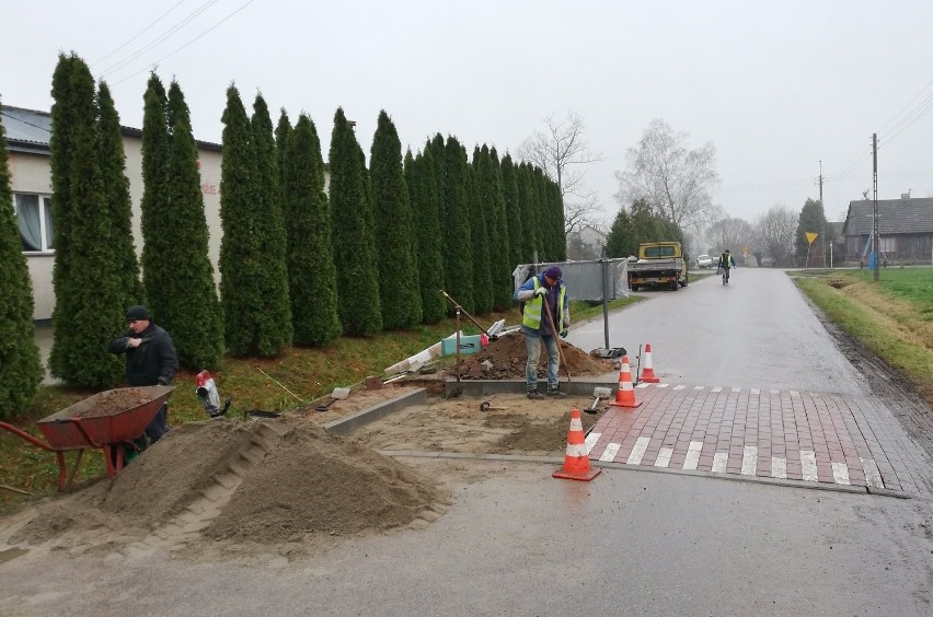 Gmina Andrzejewo. Cztery progi zwalniające w Królach. Teraz będzie bezpieczniej