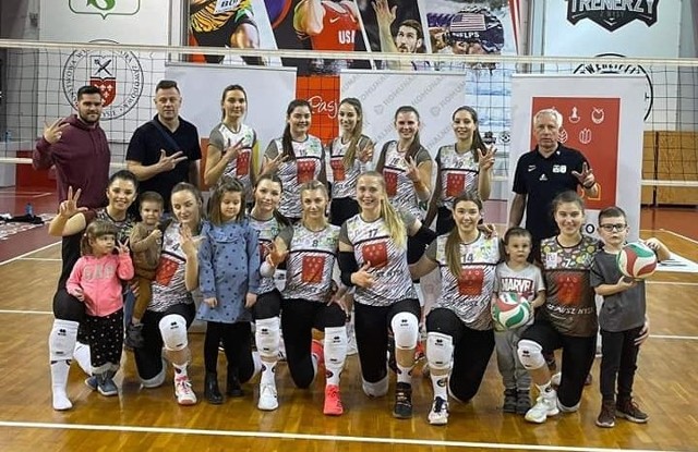 Siatkarki NTSK AZS Nysa wygrały swoje dwa ostatnie mecze - zaległy z AZS AWF Wrocław i kolejny z Volley Świdnica.