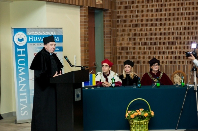 Sosnowiec: Ukraińscy studenci Wyższej Szkoły Humanitas odebrali dyplomy [ZDJĘCIA]