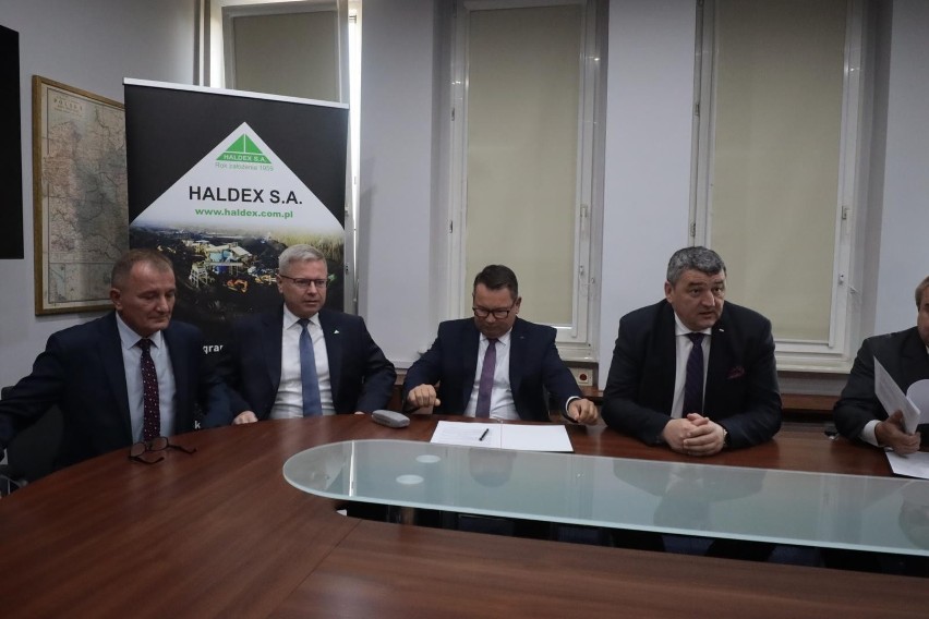 Spółka Haldex podpisała 18 września umowę z Holding KW,...