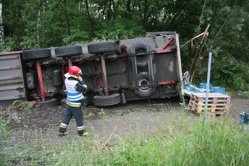 Na A4 w Katowicach przewrócił się tir