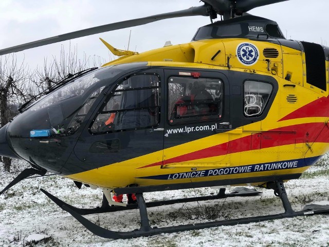 Po rannego w wypadku w Kobylniku przyleciał śmigłowiec Lotniczego Pogotowia Ratunkowego.