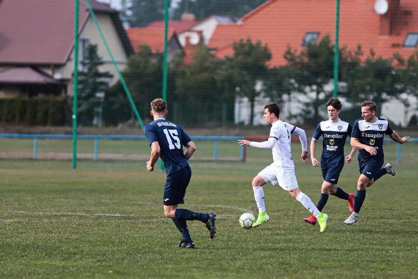 KS Wasilków przegrał z Bronią Radom 0:2 tracąc dwa gole w...