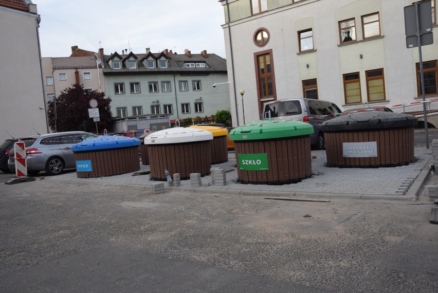 Śmietniki półpodziemne zastąpią tradycyjne, zwykle...