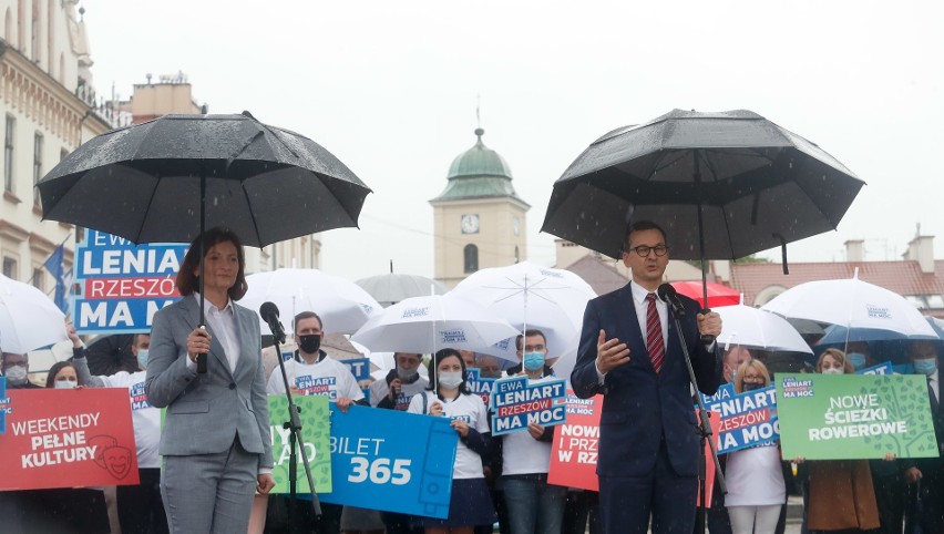 Wspólna konferencja Ewy Leniart i Mateusza Morawieckiego na...