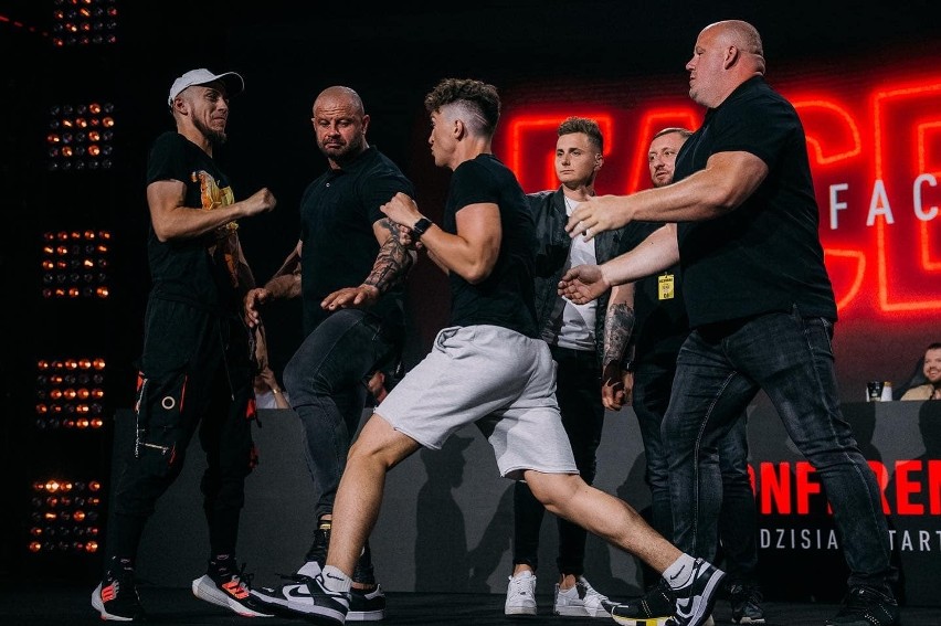 W klatce w trakcie gali Fame MMA 15 ma wystąpić 19...