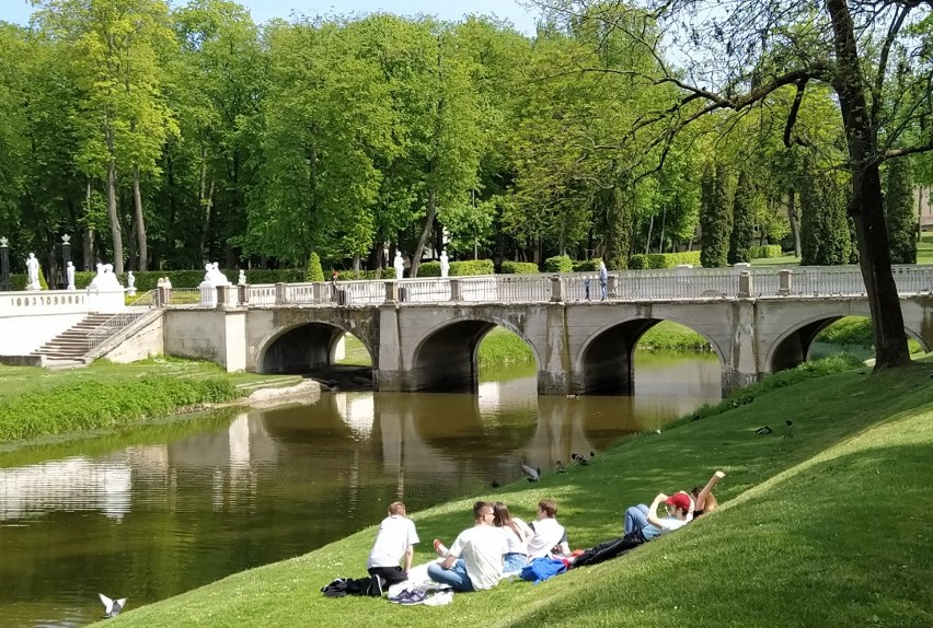 Stopniowe odmrażanie gospodarki i wiosenna aura sprawiły, że...