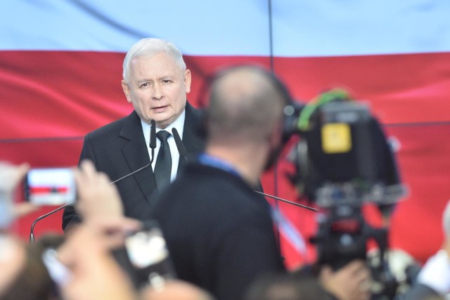 Przed nami cztery lata ciężkiej pracy, bo Polska musi się zmieniać dalej. Musi się zmieniać na lepsze - powiedział prezes PiS Jarosław Kaczyński