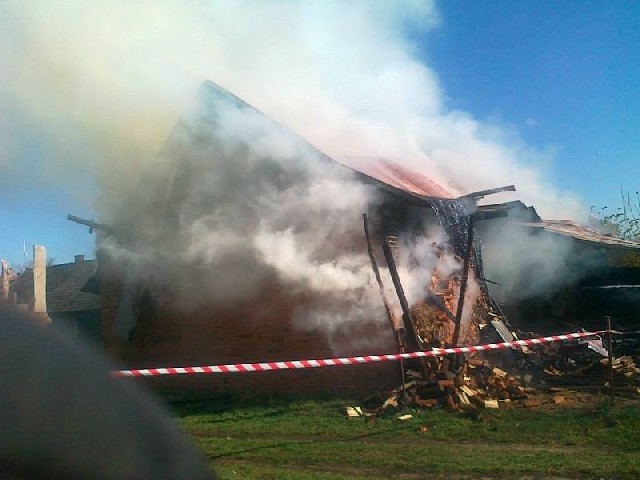 Kiedy strażacy dotarli na miejsce, całe wnętrze stodoły było objęte ogniem.