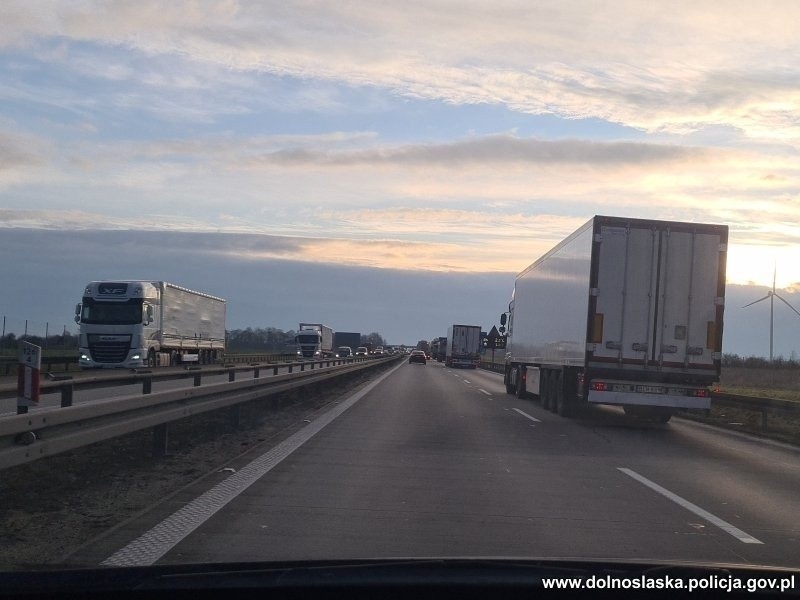 Działania dolnośląskich funkcjonariuszy na autostradzie A4....