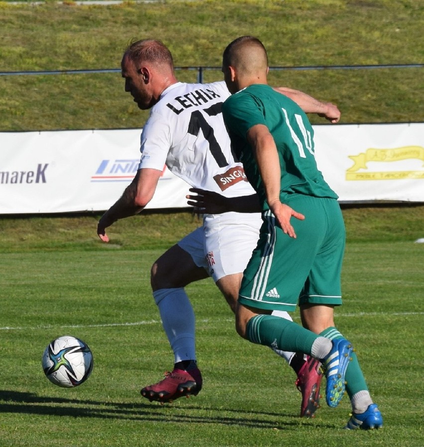 Przemysław Mycan (z lewej) wiosną strzelił dla Lechii...